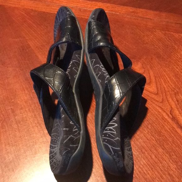 Vionic black leather strappy sandals size 7 - Picture 7 of 13